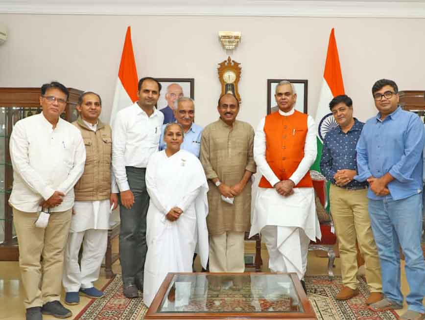 ब्रह्माकुमारीज़ के सदस्यों ने गुजरात के राज्यपाल से की मुलाकात